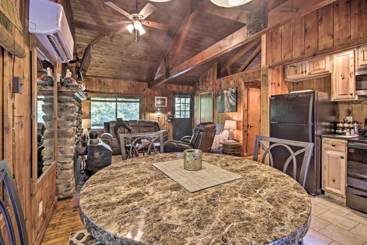 Secluded Stanardsville Cabin With 10 Acres And Hot Tub Exteriör bild